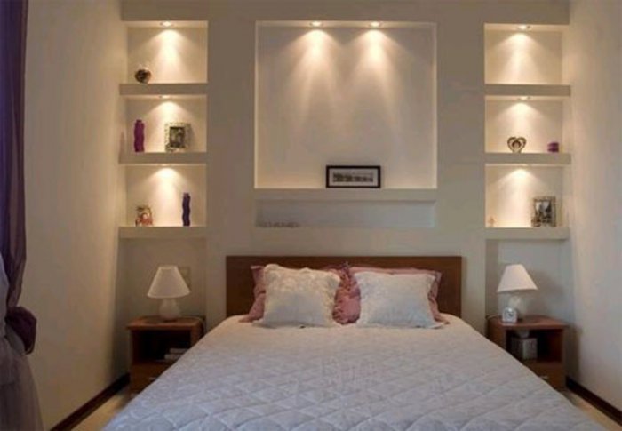 Ниша с подсветкой в спальне