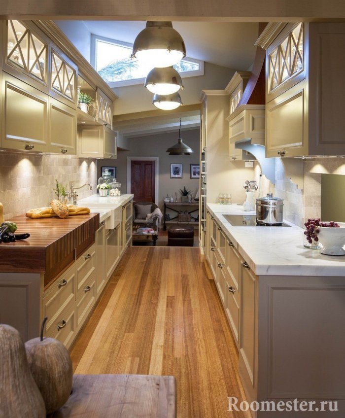 Интерьер вытянутой кухни