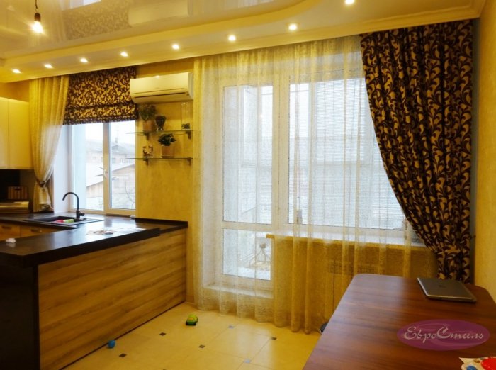 Шторы на кухню студию с двумя окнами