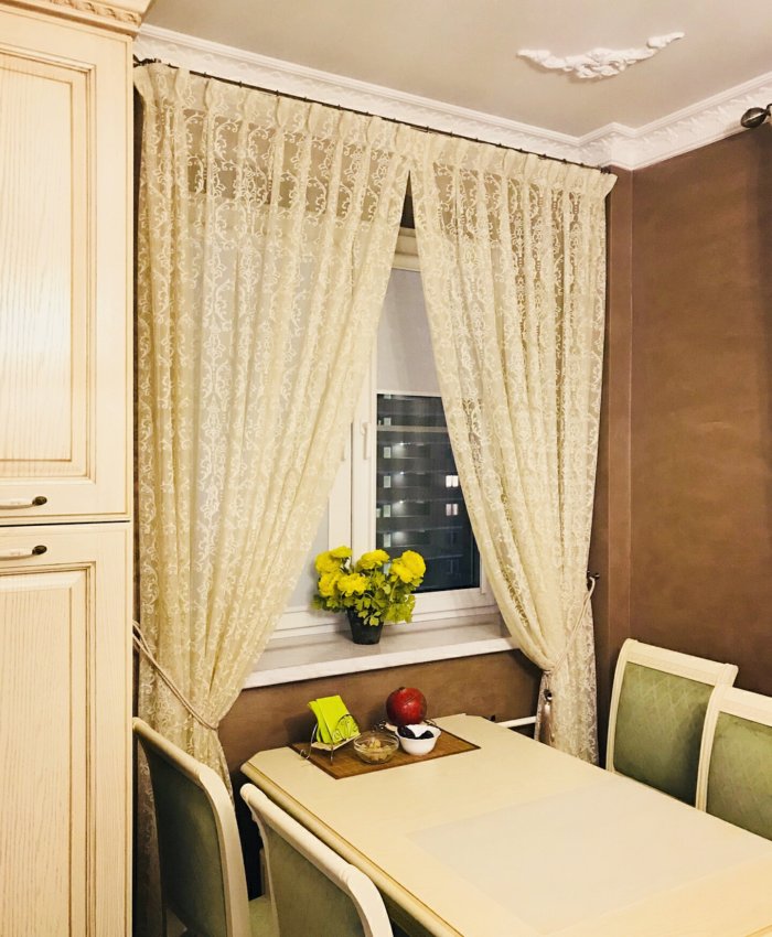 Одна штора на кухне