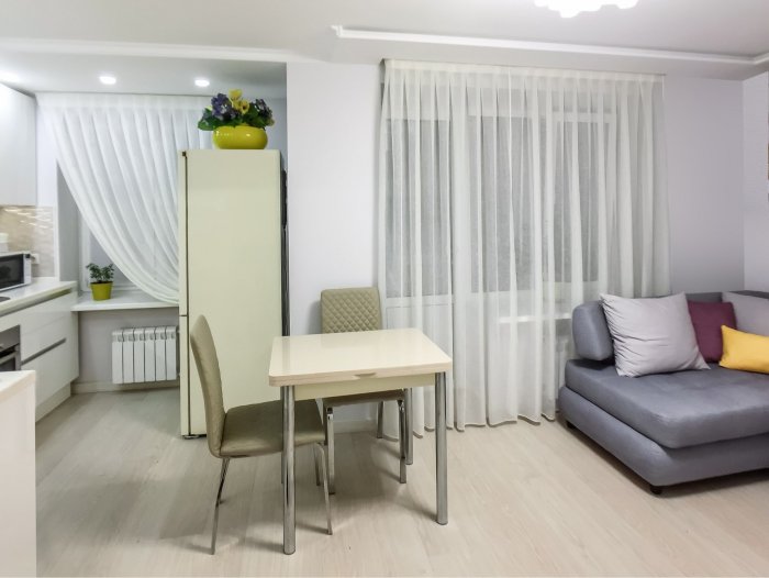 Шторы на кухню и гостиную совмещенную с кухней