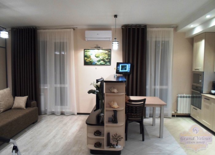 Шторы в квартире студии