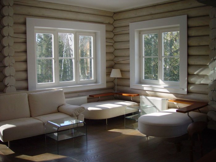 Окна в бревенчатом доме внутри