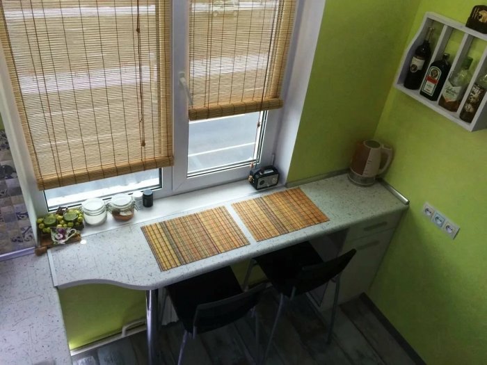 Кухня 6 м2 с подоконником столешницей