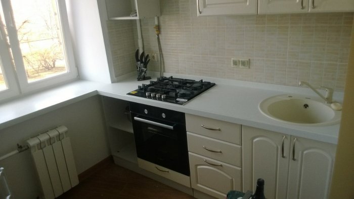 Столешница под подоконник на кухне