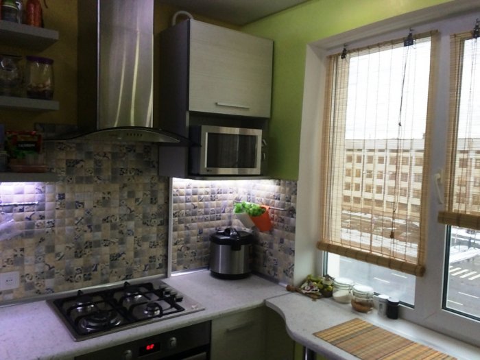 Маленькая кухня подоконник столешница 2на3м