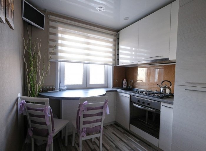 Стол на кухне в хрущевке