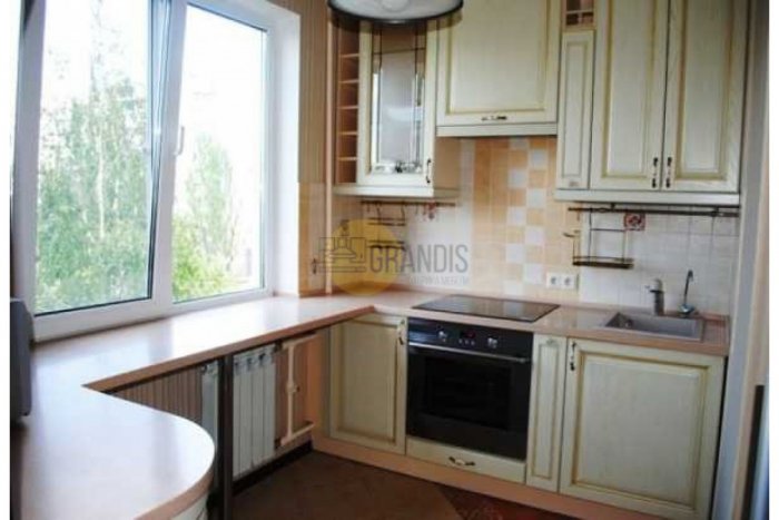 Кухонный гарнитур с подоконником