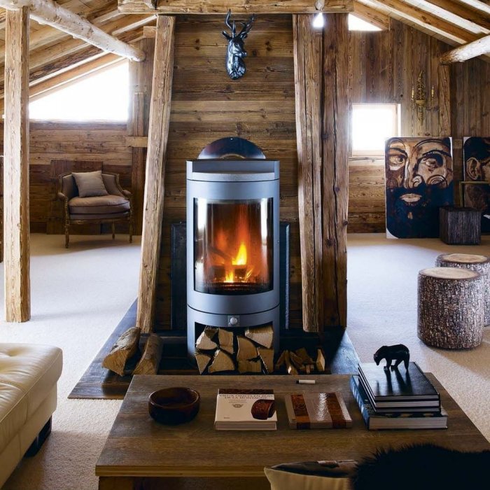 Гостиная с печкой в стиле Шале