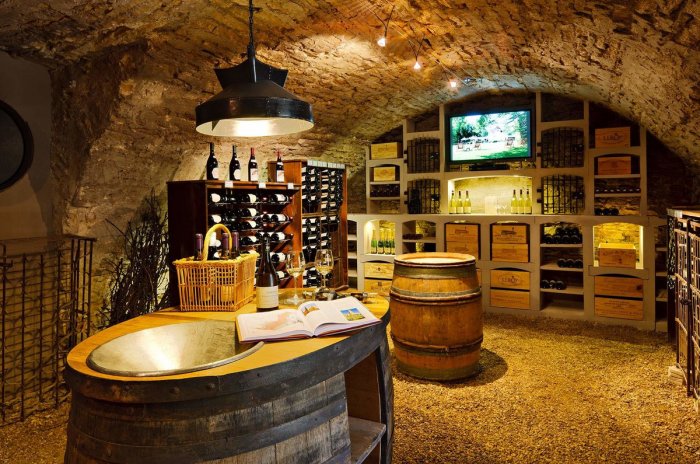 Винный погреб интерьер