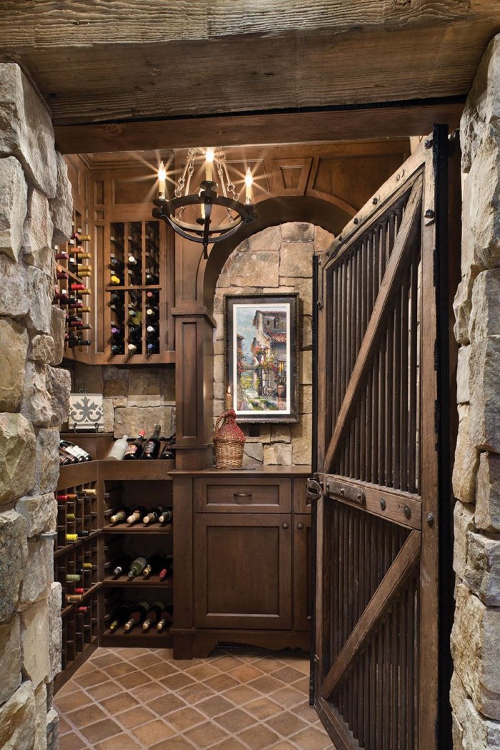 Деревянный погреб