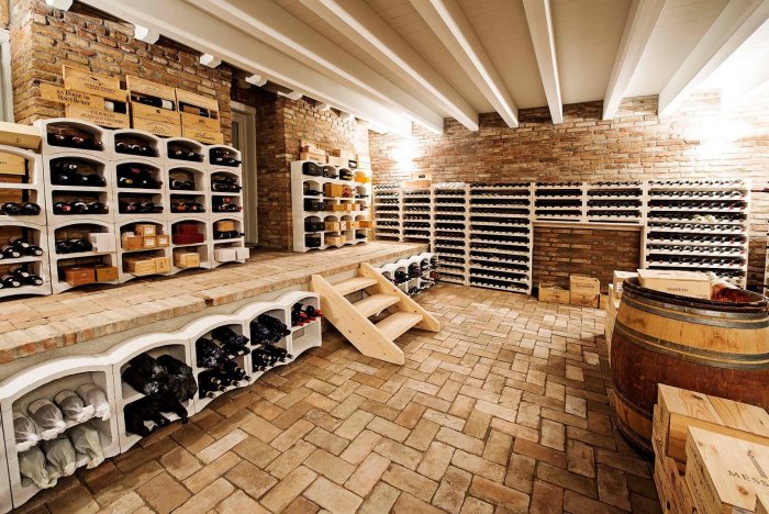 Винный погреб Мрия
