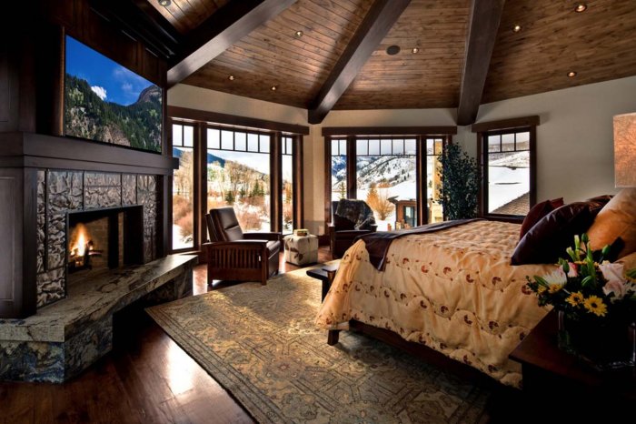 Домик с панорамными окнами и камином