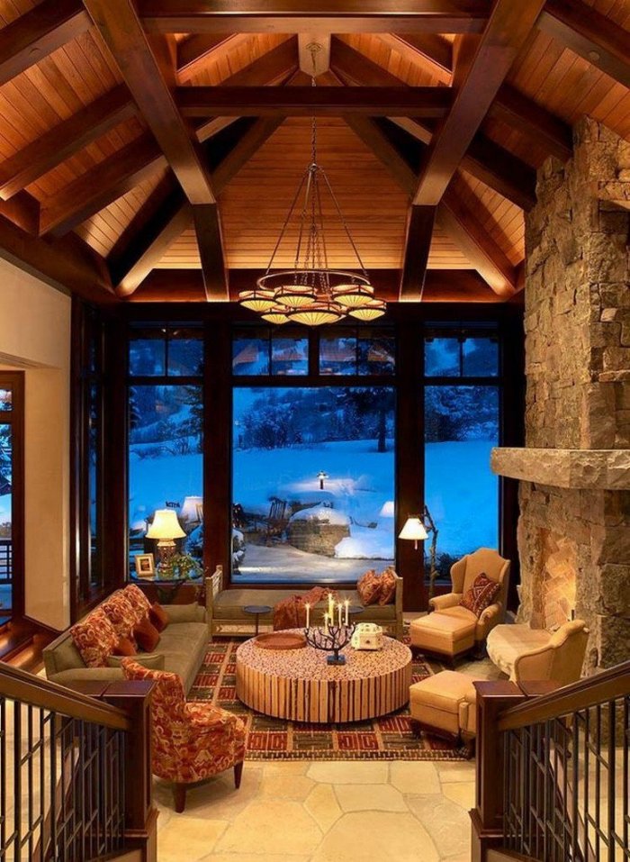 Домик в горах с камином