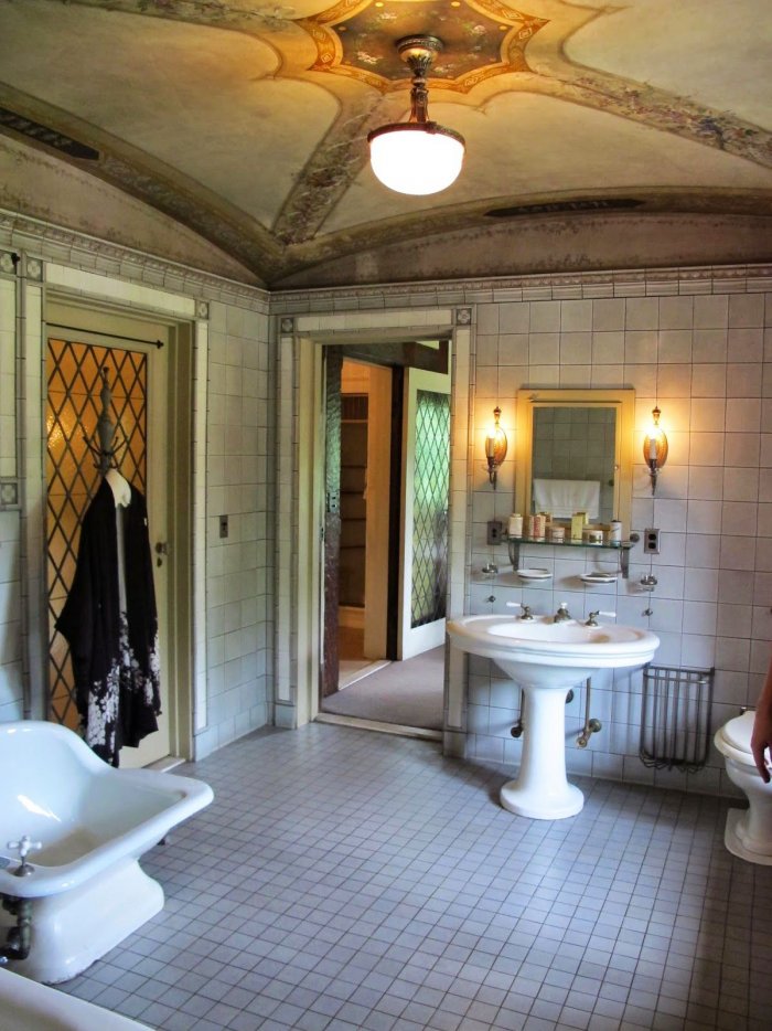 Ванная комната в старинном стиле