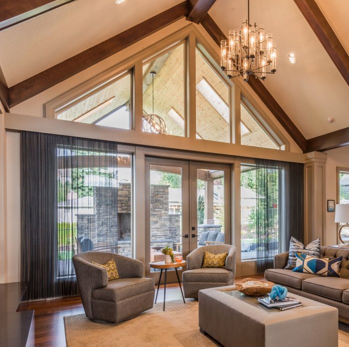 Мансарда с витражными окнами