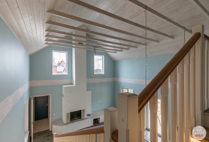 Отделка потолка в каркасном доме