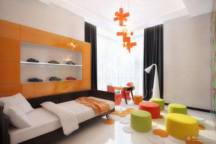 Детская с оранжевыми стенами