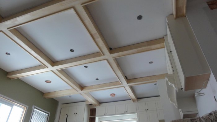 Кессонный потолок из фанеры