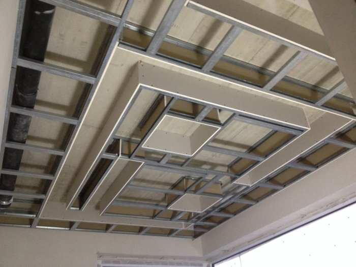 Кессонный потолок Алиса