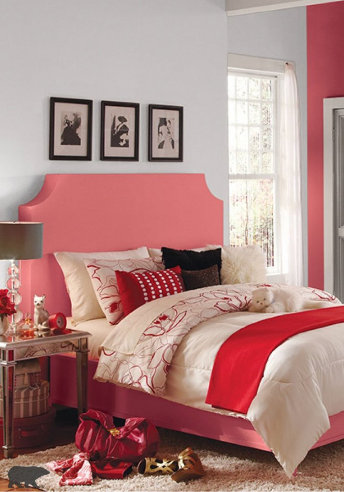 Спальня для родителей в нежно коралловом цвете