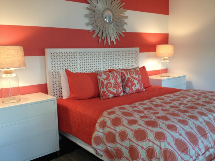 Коралловая спальня