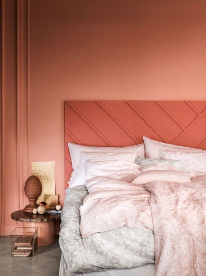 Коралловый цвет стен