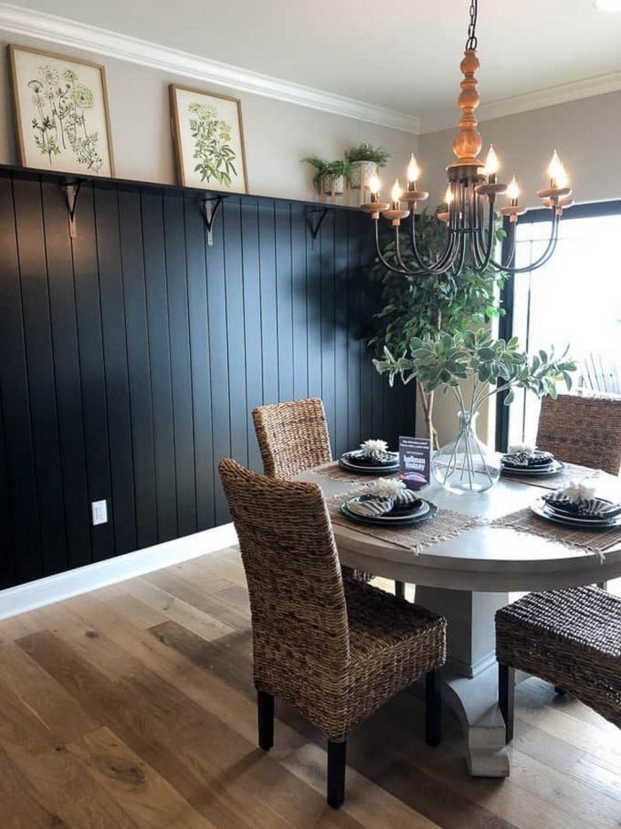 Декор стены в обеденной зоне