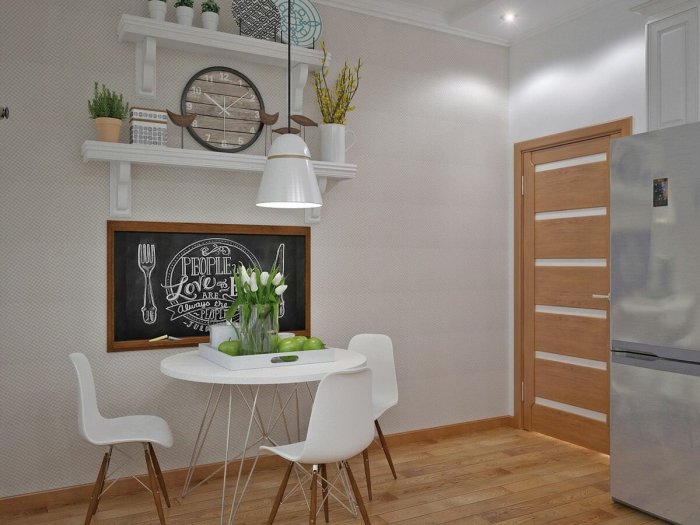 Стена возле обеденного стола на кухне