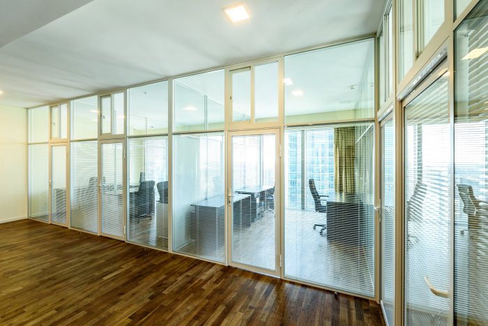 Каркасные стеклянные перегородки