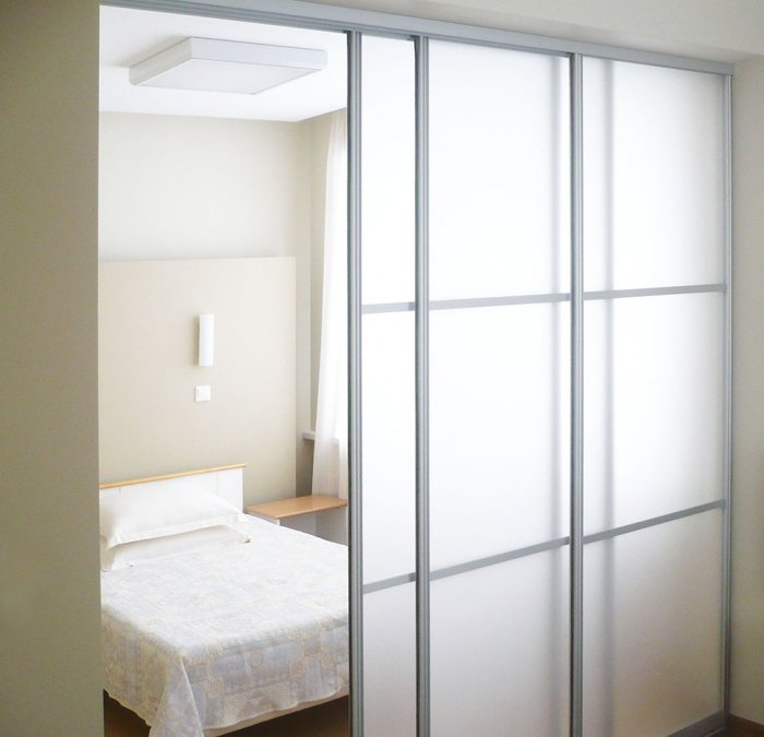 Перегородка в комнате раздвижная