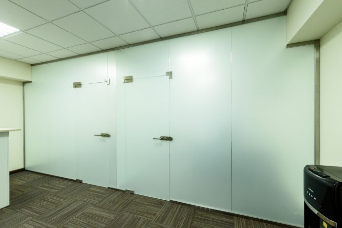 Матовая стеклянная перегородка