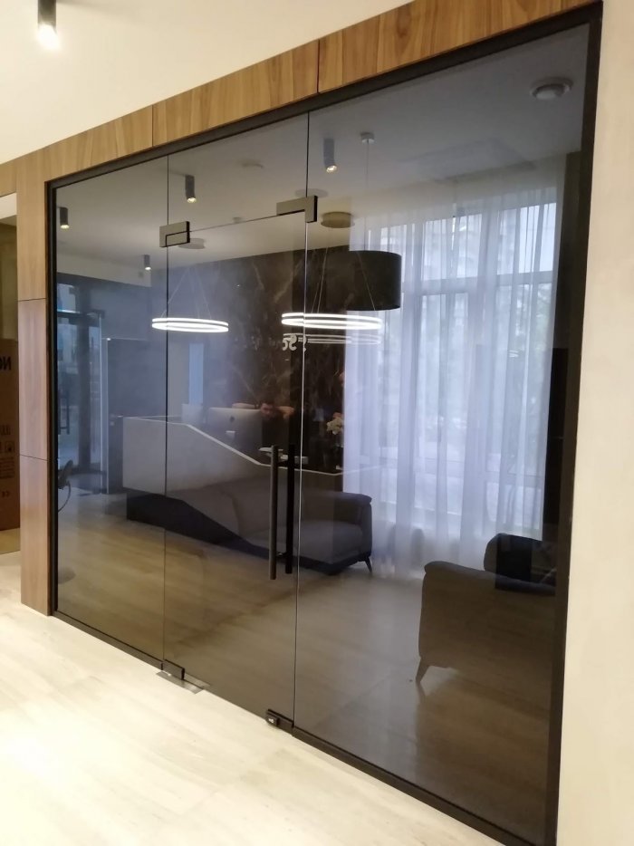 Стеклянные межкомнатные перегородки