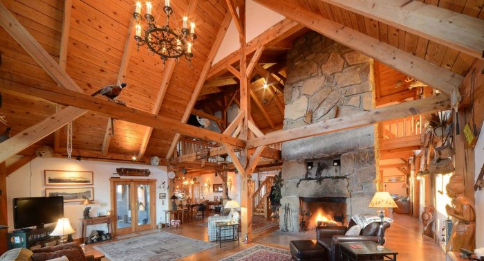 Интерьер дома пост энд Бим