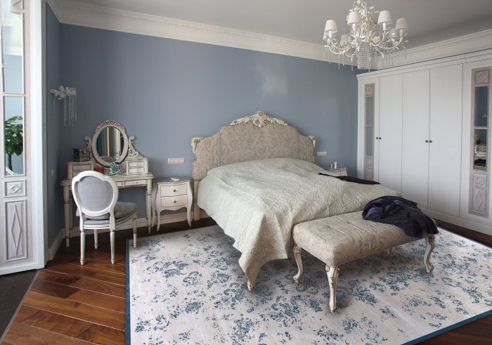 Ковер в интерьере спальни в прованском стиле