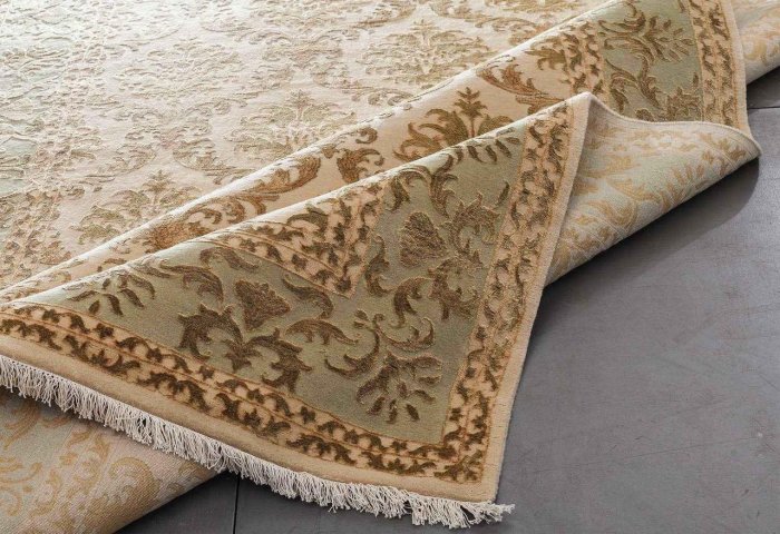 Ковёр бежевый с узором