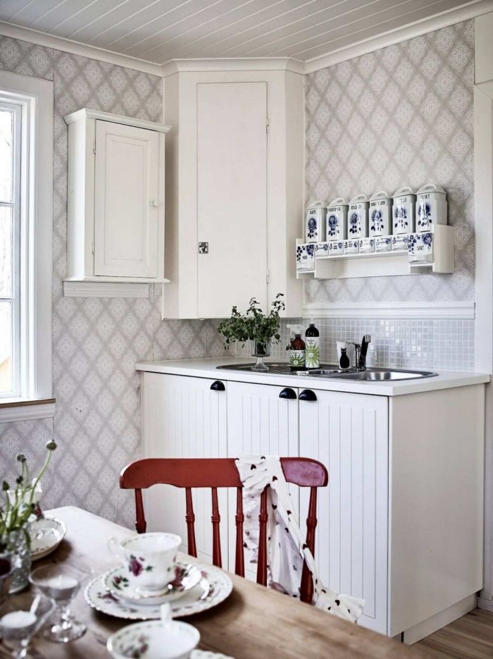 Кухня в стиле Прованс в полоску