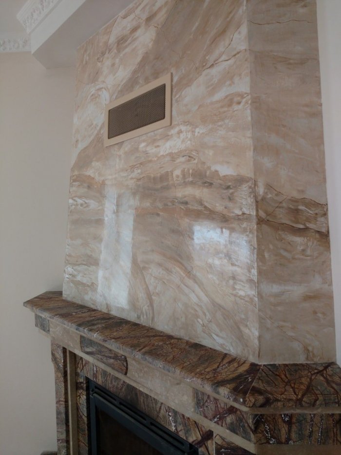 Венецианка на камине