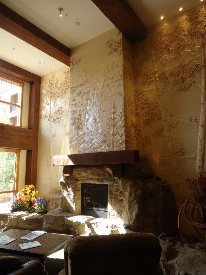 Отделка камина декоративной штукатуркой венецианка