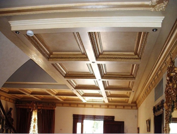 Разборные потолки в классическом стиле