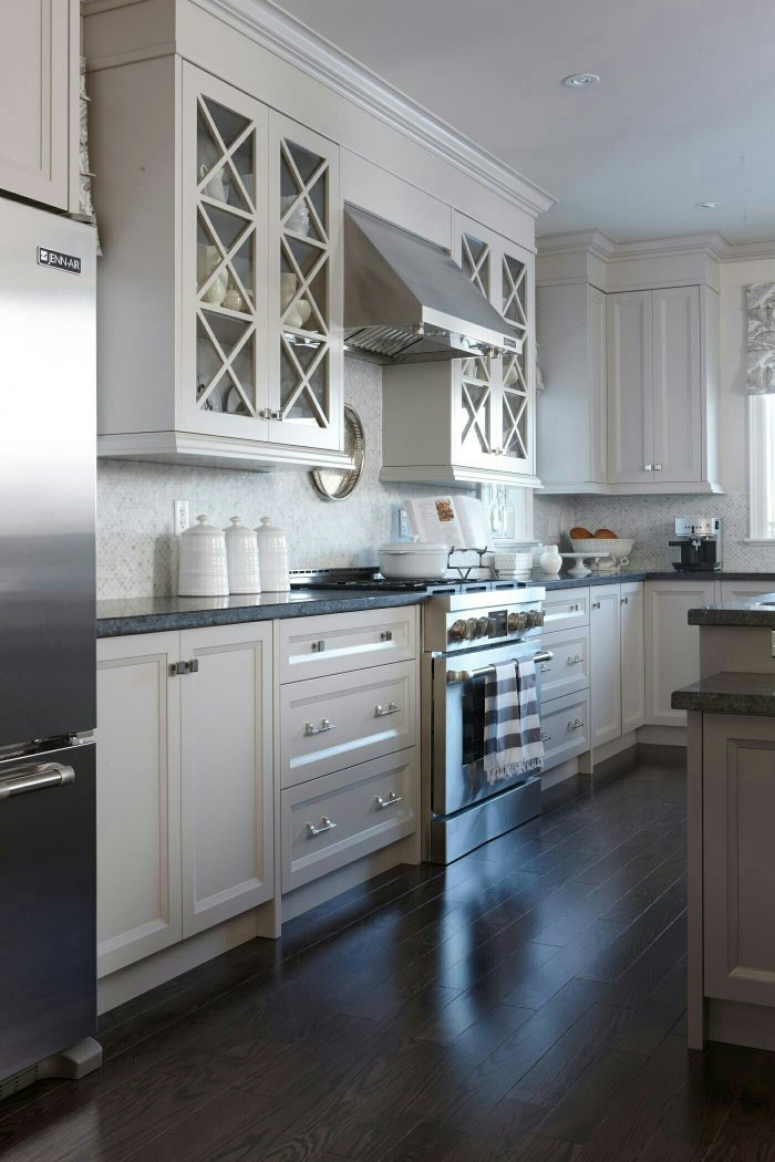 Сара Ричардсон серые кухни