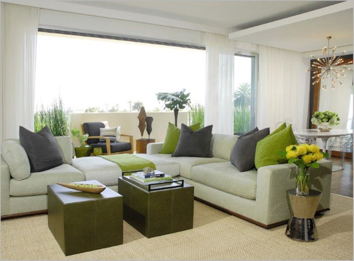 Гостиная с салатовым диваном