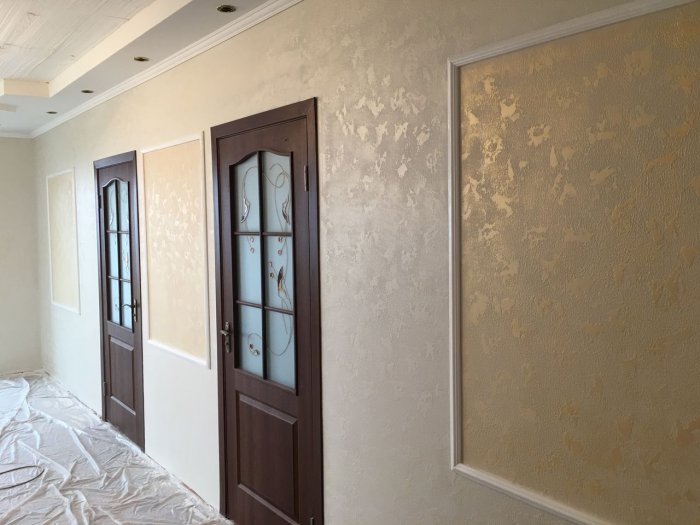Декоративная штукатурка в светлых тонах