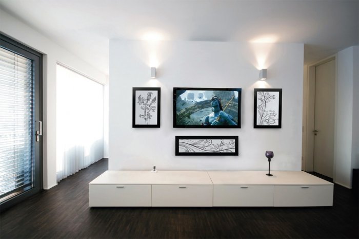 Светильники около телевизора