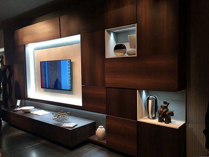 Гостиная с телевизором с подсветкой