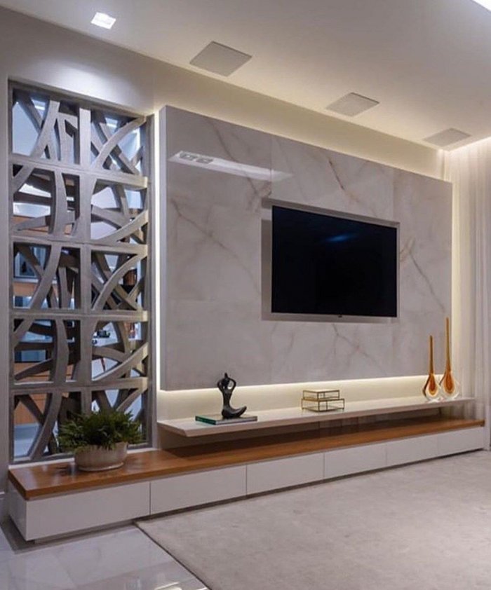 Телевизор на стене