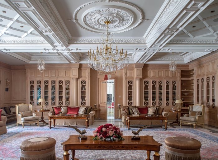 Библиотека в дворцовом стиле