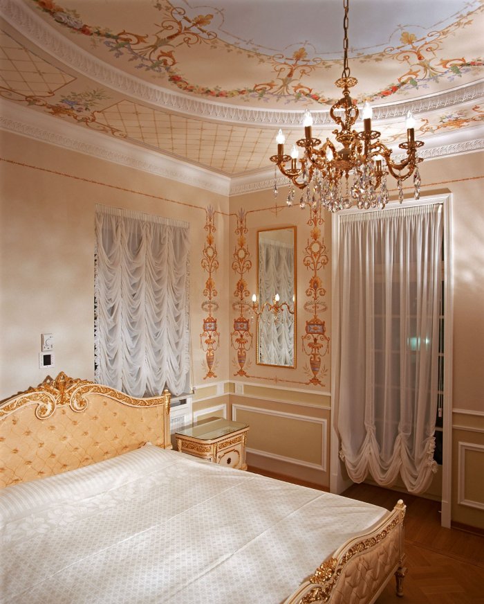 Спальня в дворцовом стиле