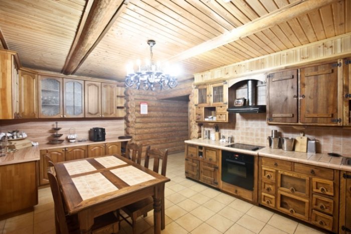 Кухонный гарнитур в охотничьем стиле
