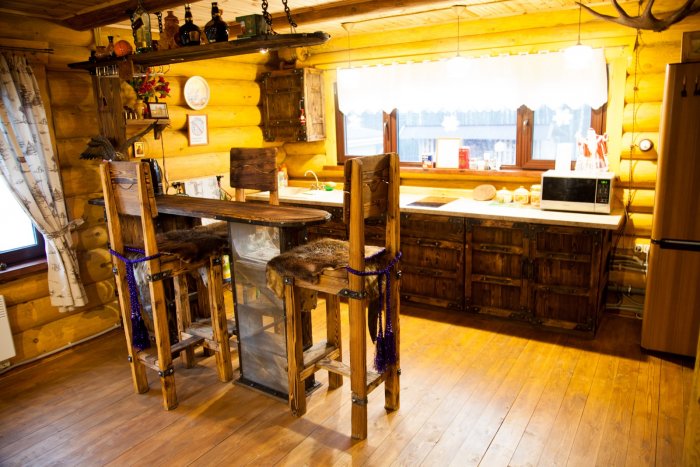 Кухня в стиле охотничий дом